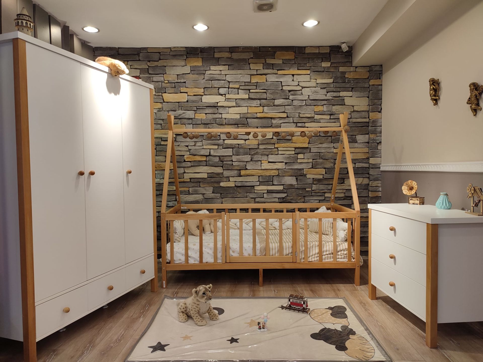 Woody Çatılı Montessori Çocuk Odası